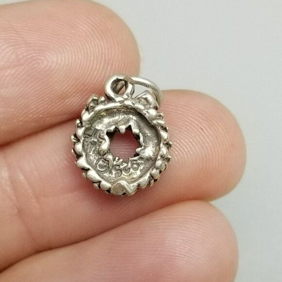 Vintage Sterling Silver Tiny Christmas Wreath Charm Pendant, Winter Holiday - Picture 5 of 8
